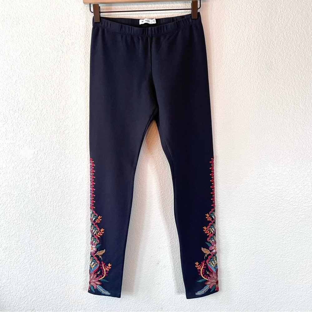 Johnny Was Aivita Embroidered Floral Leggings